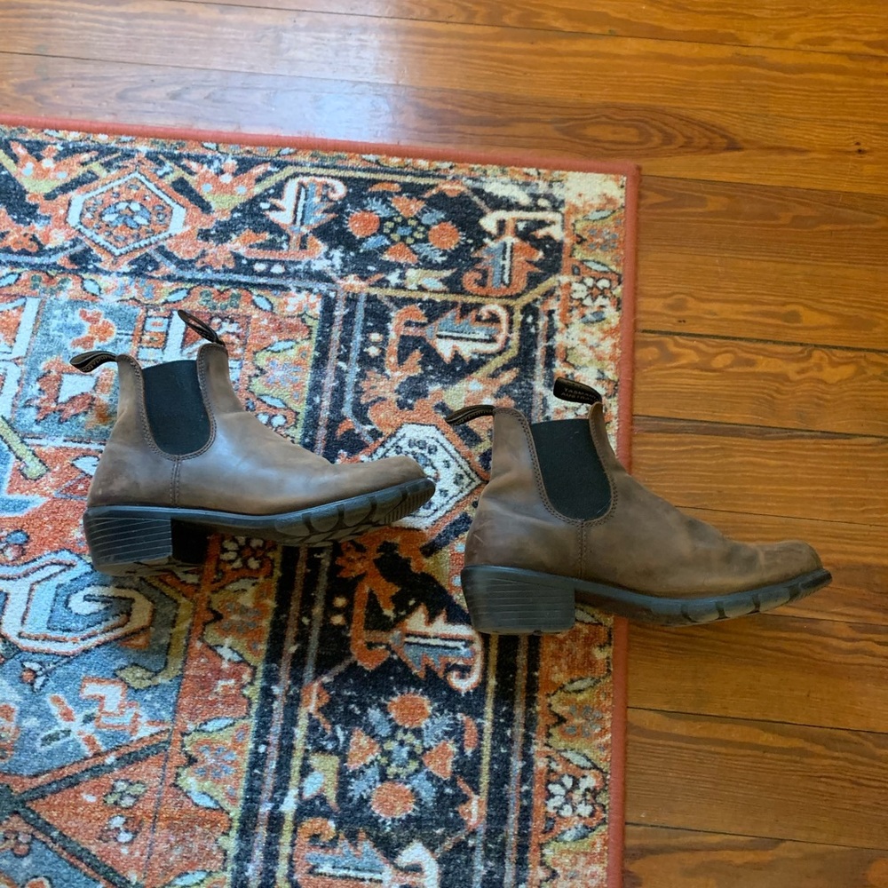 Brown Blundstones with heel